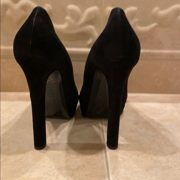 Alexander McQueen Black Velour Peep Toe Pumps 41 NIB Gold Skull Hardware - Picture 3 of 10